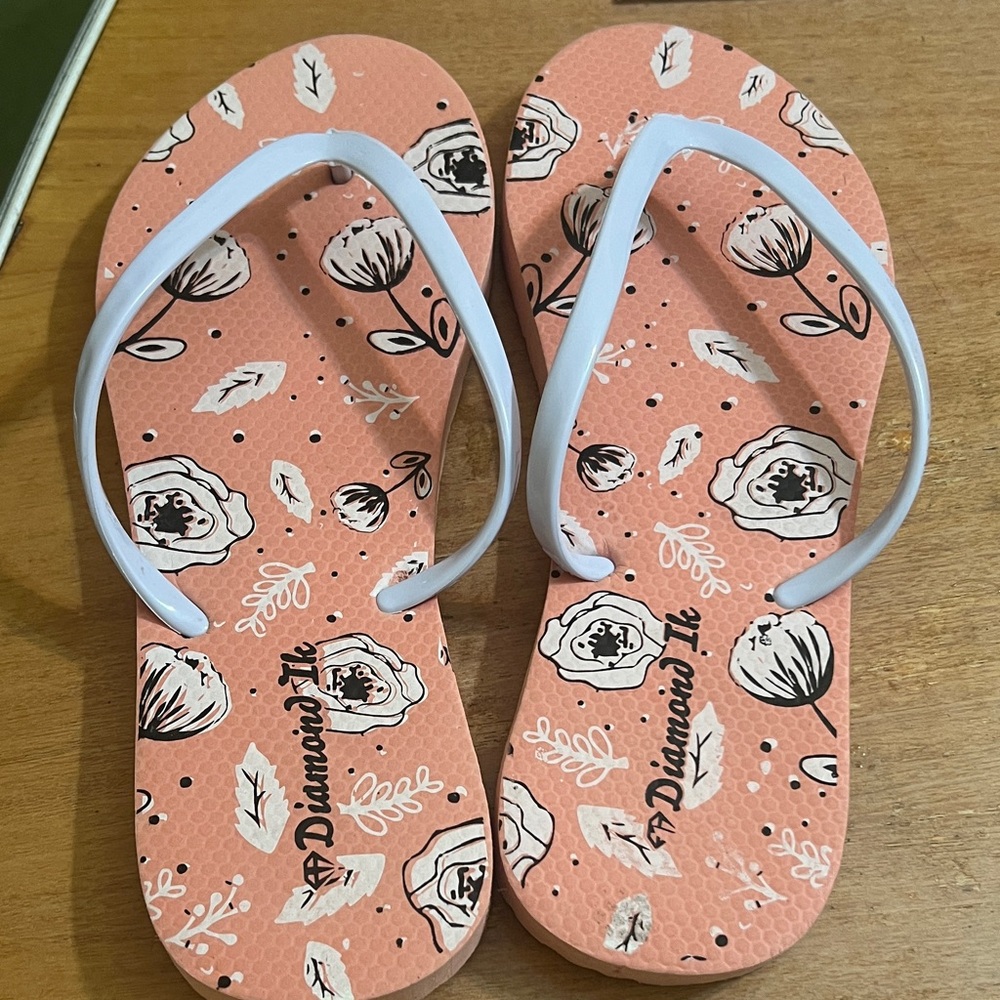 Diamond Supply Co. Peach Floral Girls' Flip Flops with White Straps